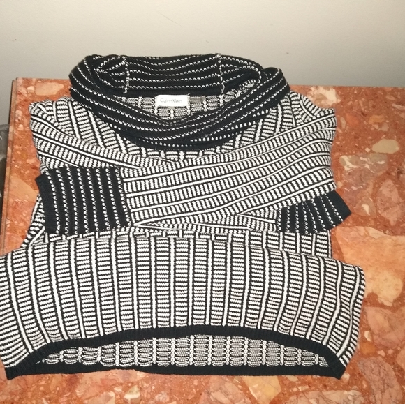 Calvin Klein sweater - Picture 3 of 3
